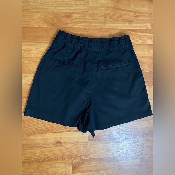 SHORTS 🖤 - Picture 2 of 9